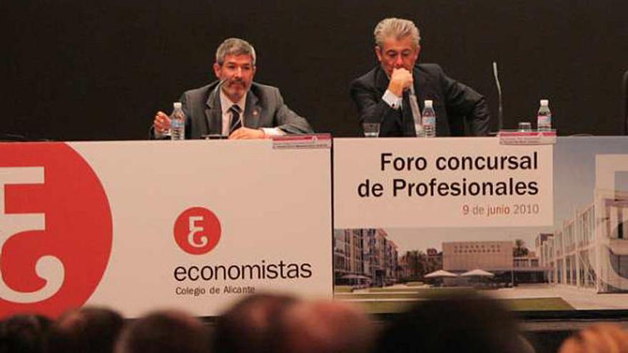 Los economistas piden que no se multe a las empresas que aplazan sus impuestos