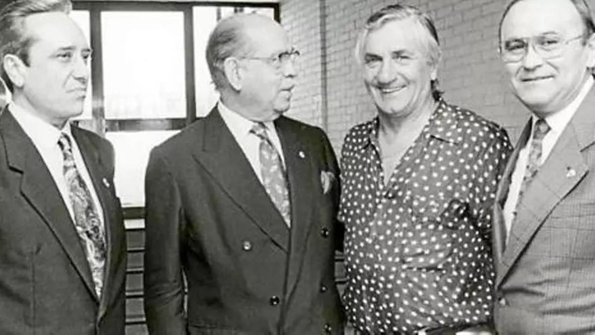 Vicente Alegre aparece el primero a la izquierda, al lado de Hoyos, Héctor Núñez y Vicente Silla.
