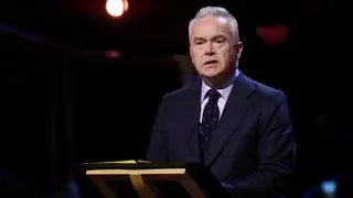 Cerrada la investigación contra Huw Edwards, el presentador de la BBC acusado de comprar fotografías sexuales a un menor