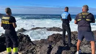 Un polaco muere en la costa de Lanzarote y ocho personas son auxiliadas en Canarias
