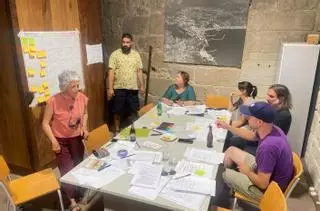El primer proyecto de vivienda colaborativa de Cangas suma ya 13 familias y busca terrenos para construir