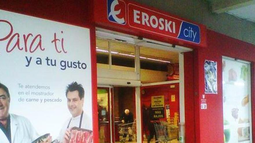 Exterior de un establecimiento de Eroski.