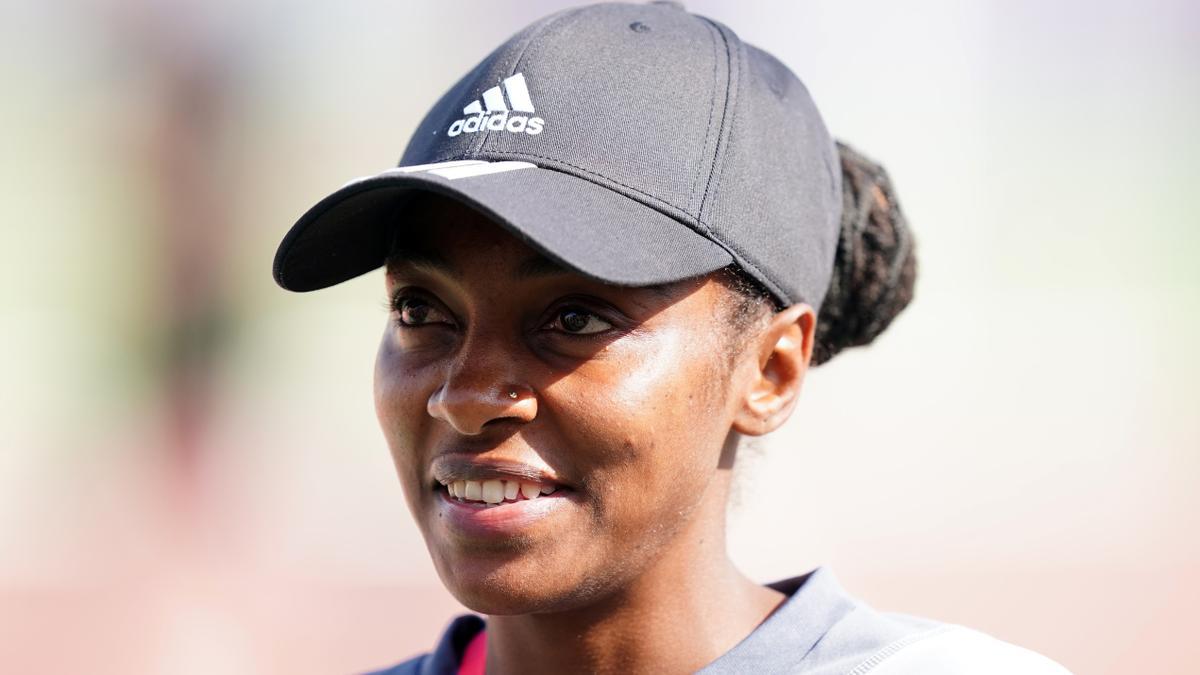 18 November 2022, Qatar, Doha: Rwandan referee Salima Mukansanga takes part in a referees media day held at the Qatar Sports Club in Doha ahead of the FIFA World Cup Qatar 2022. Photo: Mike Egerton/PA Wire/dpa