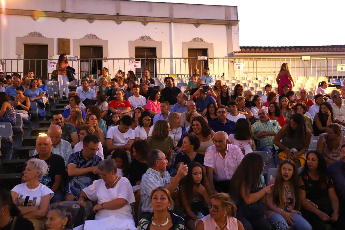 Fuenteovejuna levanta el telón