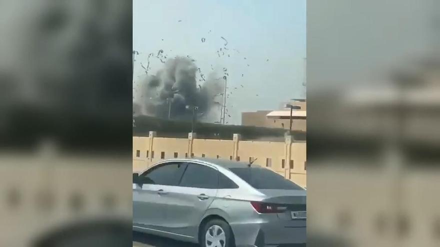 Un misil iraní impacta en el cuartel general de la flota de la Armada de Estados Unidos en Bahréin.