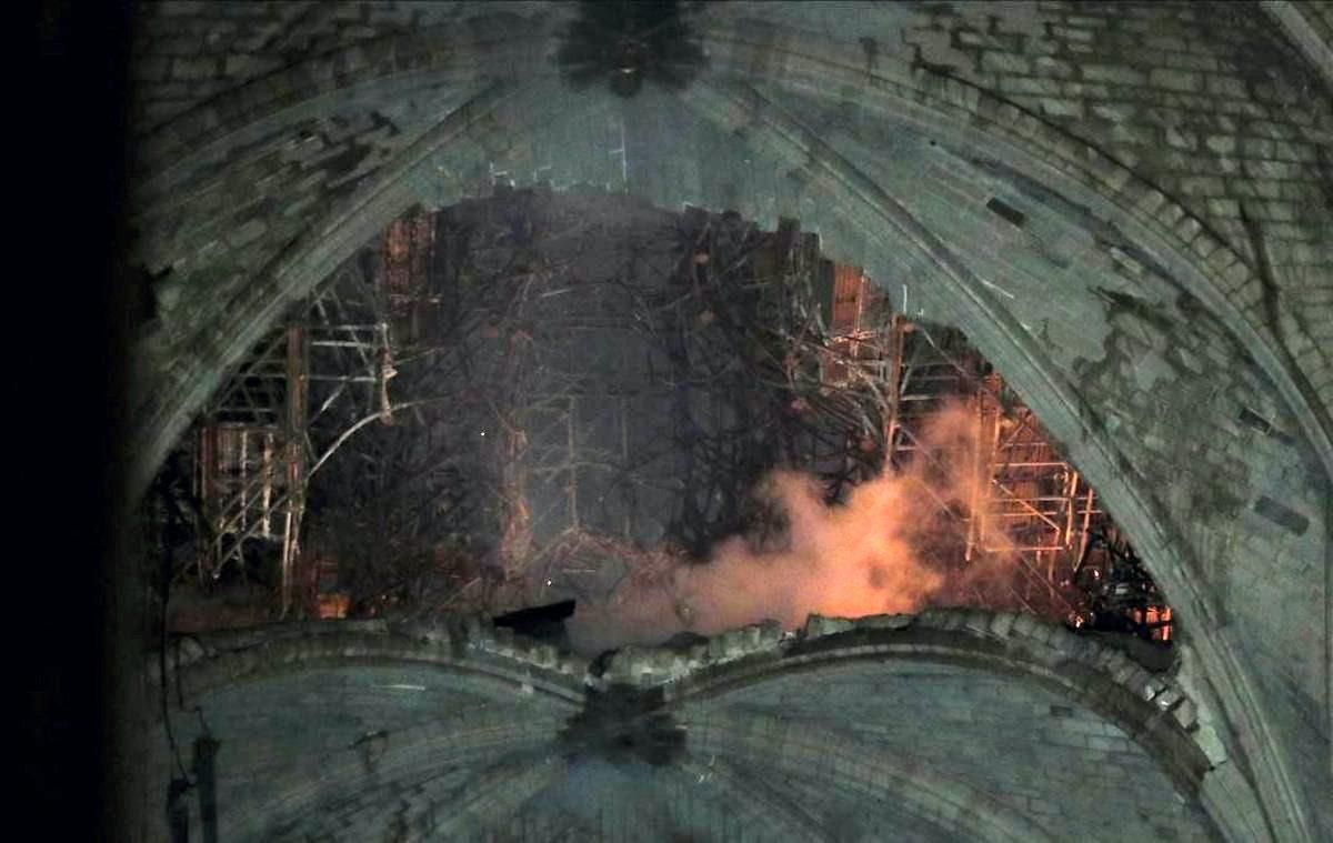 Incendio en la Catedral de Nôtre Dame