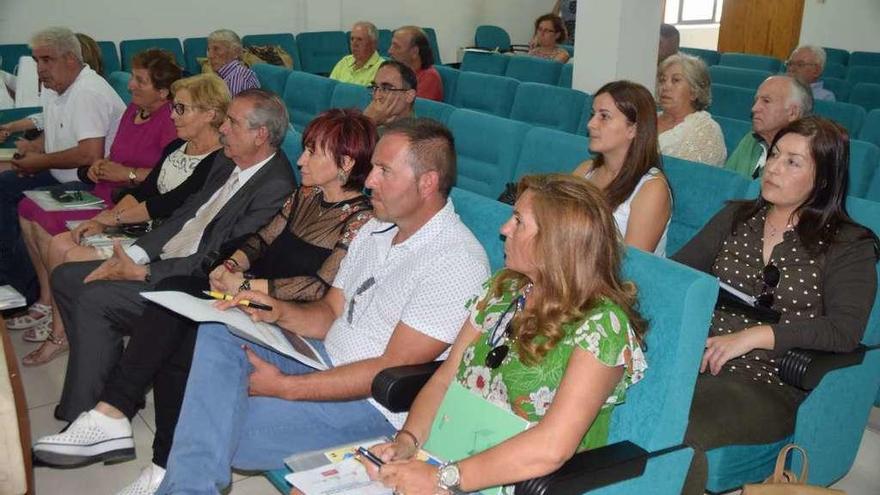 Alcaldes participantes en la primera jornada sobre drogodependencias.