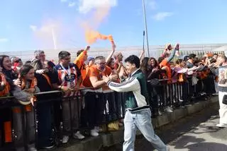 Llegada de los jugadores del Leyma al Coliseum antes del derbi frente al Obradoiro
