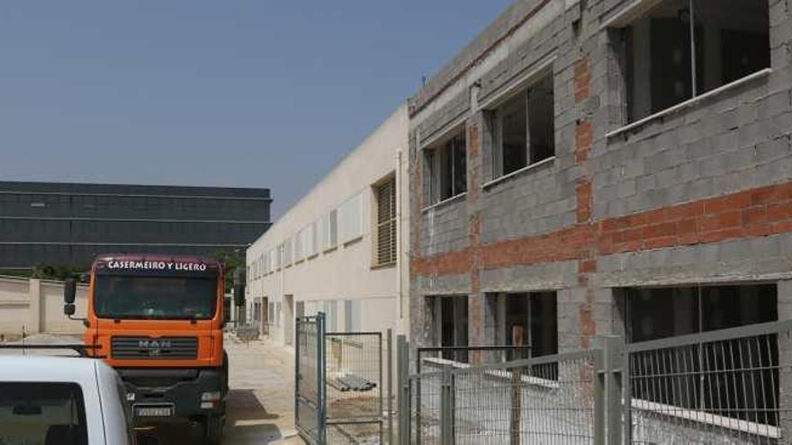 El colegio Clara de Campoamor, en la zona de Parque Litoral de la capital, es uno de los que está siendo ampliado este verano.