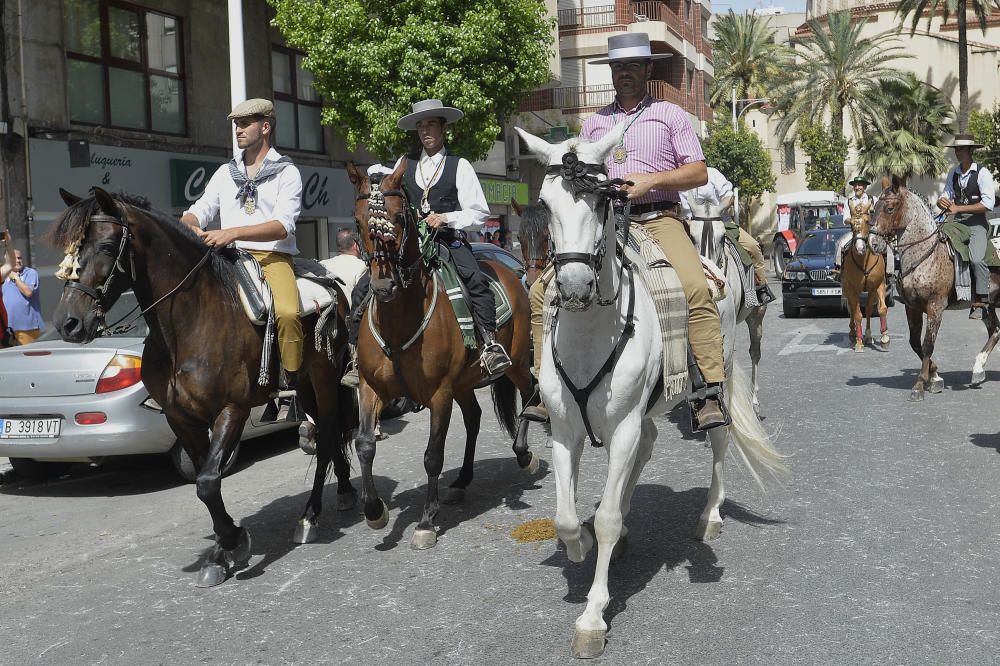 Cientos de personas acompañan a la Blanca Paloma hasta el Pantano