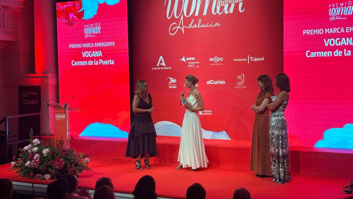 Vídeo | Carmen de la puerta recibe su premio en la gala Premios Woman Andalucía