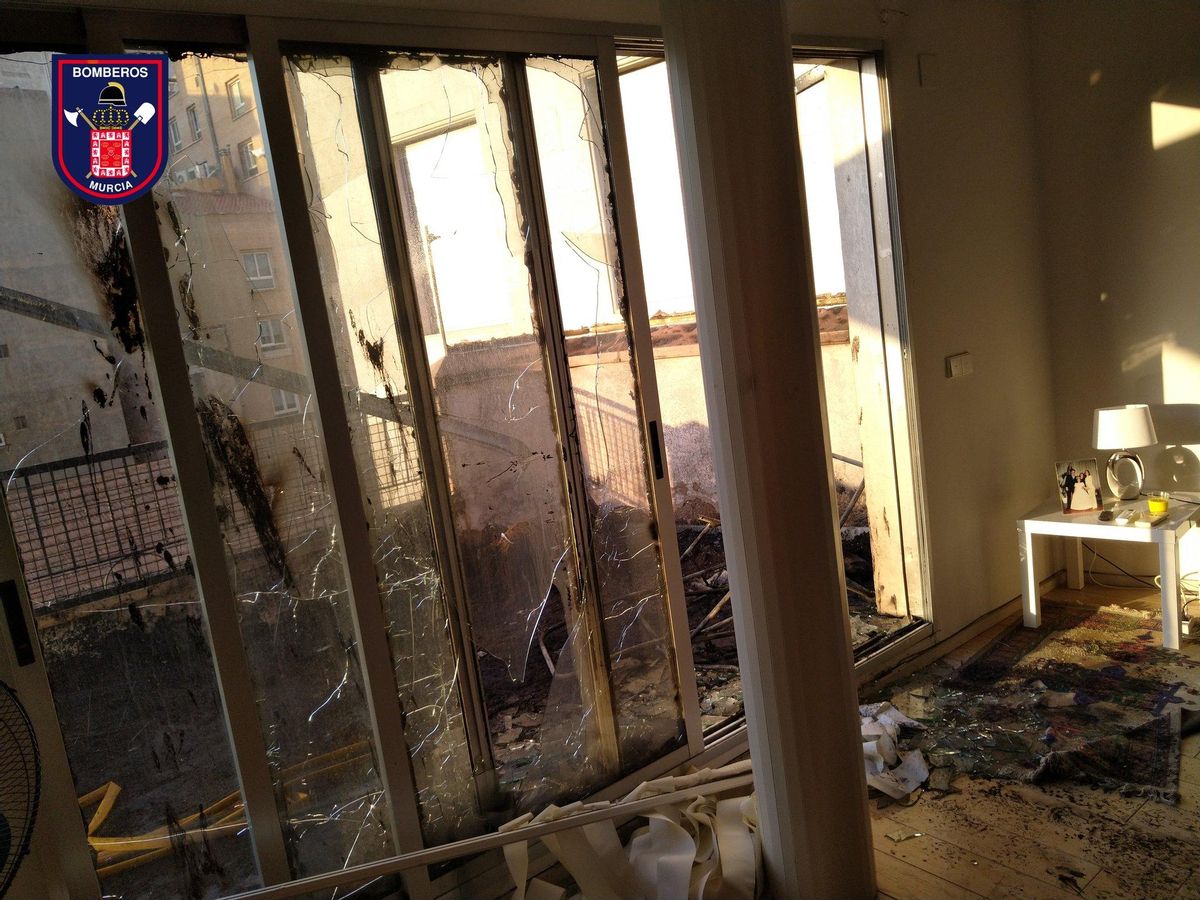 Interior de la vivienda afectado por el fuego
