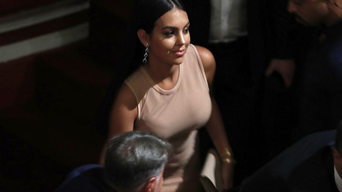 Georgina Rodríguez en la entrega de un premio a Cristiano Ronaldo