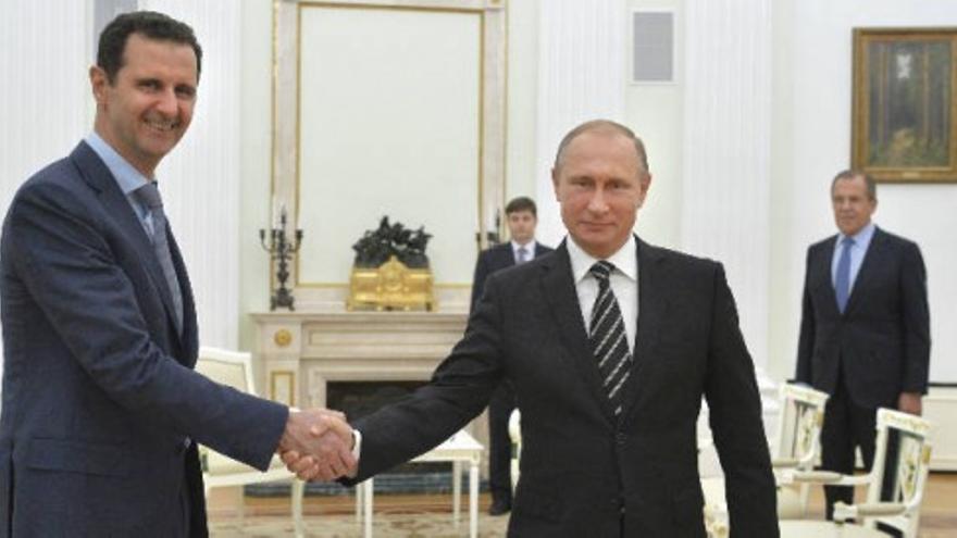 Assad sale de Siria  para reunirse con Putin en Moscú