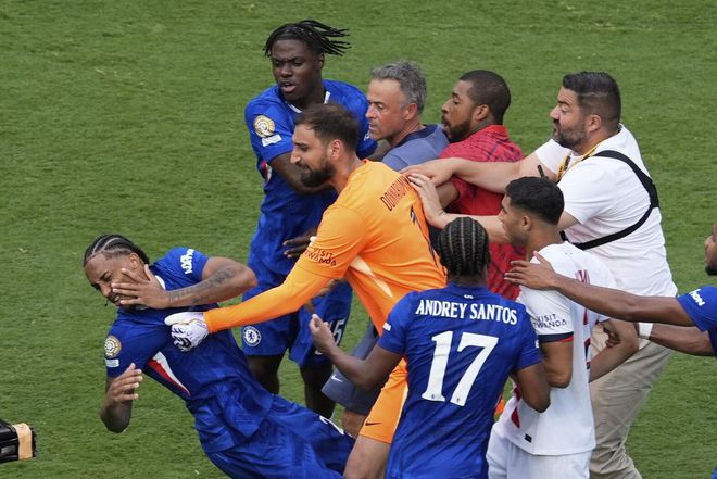 El Chelsea fa baixar el PSG a la terra amb un Cole Palmer excels
