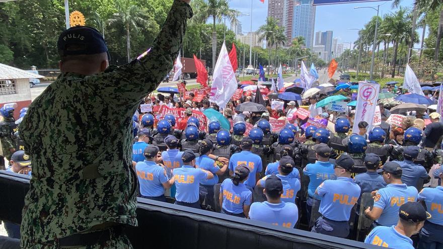 Las elecciones de medio mandato de Filipinas recortan el poder de los Marcos y dan aire a los Duterte
