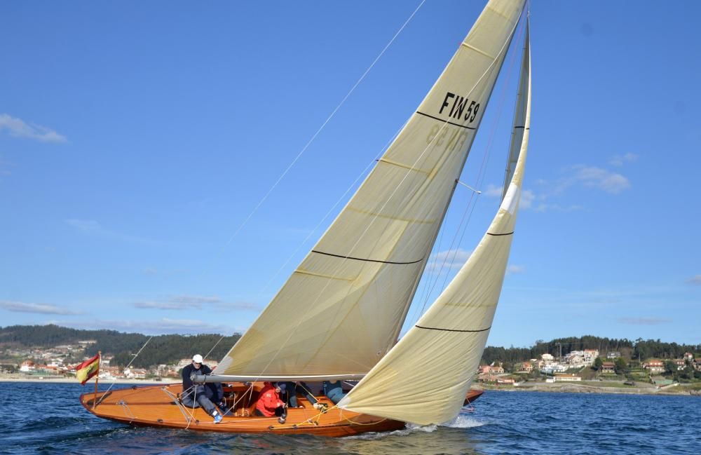 El Rey emérito Juan Carlos I navega en Sanxenxo