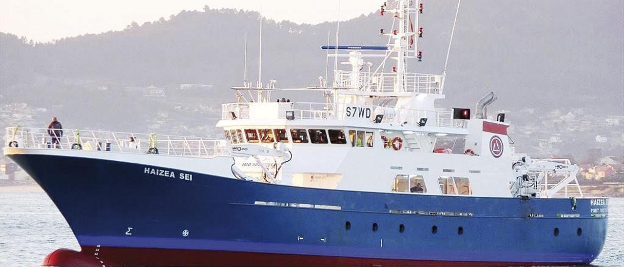 El macicero &quot;Haizea Sei&quot;, de la sociedad Isabella Fishing (Albacora), en sus pruebas de mar. // Javier/JAC