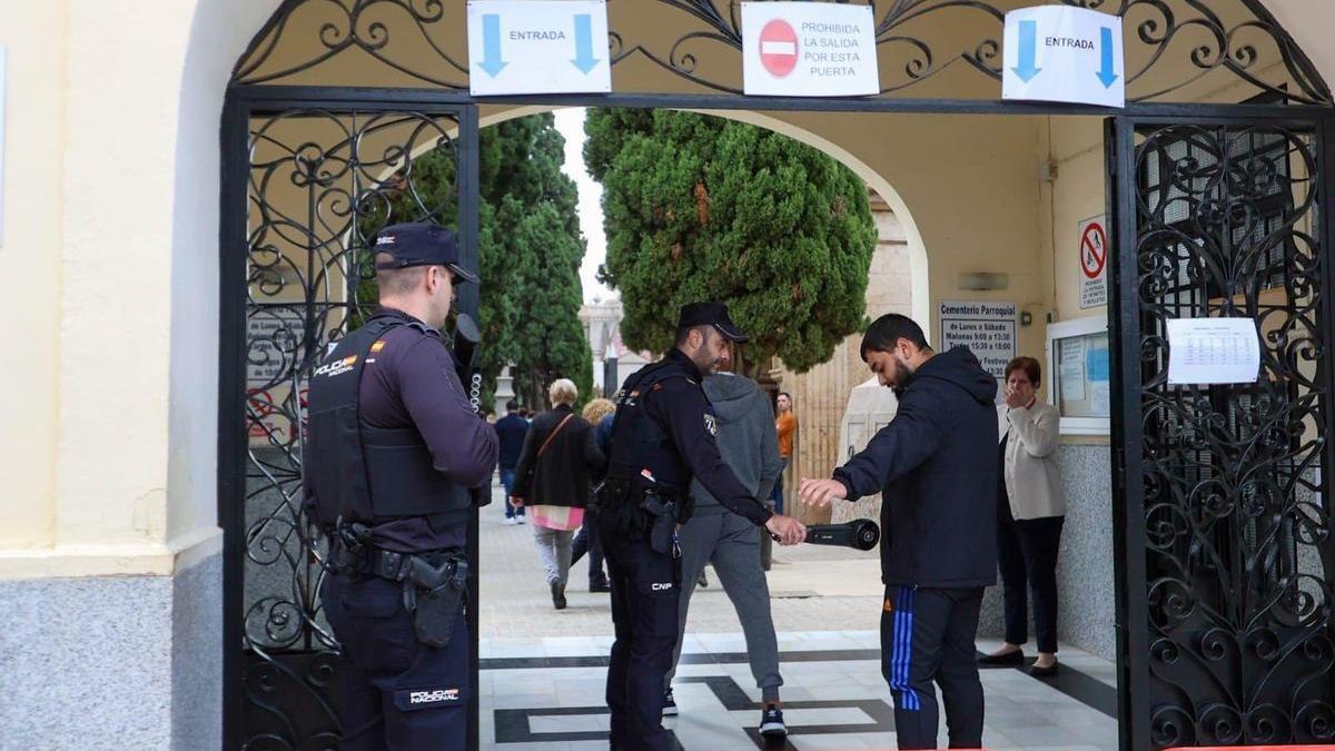 Control de acceso al cementerio en 2023