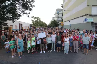 Vecinos del Parque Figueroa se concentran para pedir más seguridad en la calle del atropello una niña de dos años