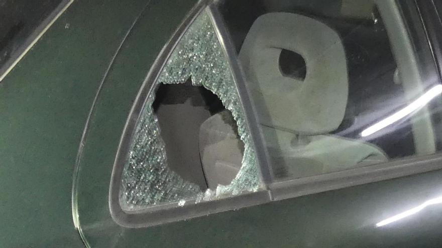 Revienta las ventanillas de 19 coches en Alcantarilla y acaba detenido en Barcelona