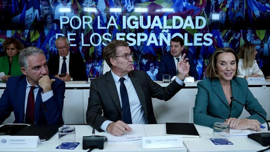 Génova espera en una crisis en el PSOE tras la reflexión de Sánchez y el debate de su sucesión