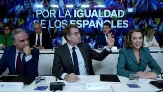 Génova espera en una crisis en el PSOE tras la reflexión de Sánchez y el debate de su sucesión