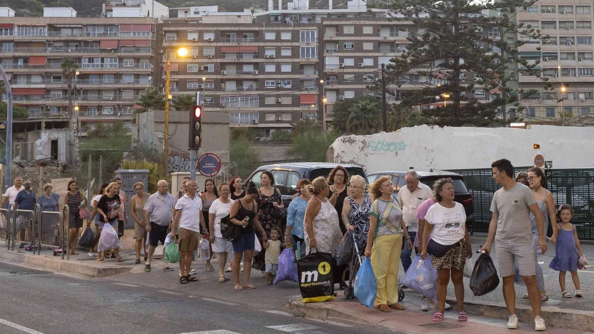 Los vecinos de Sangueta, en Alicante, echan en falta sus contenedores