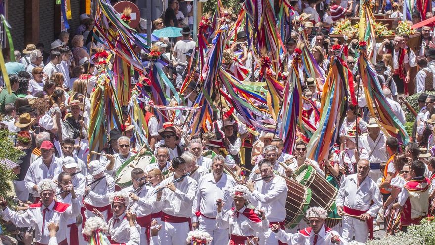 Titsa increases services to be able to go to the Los Realejos pilgrimage by bus