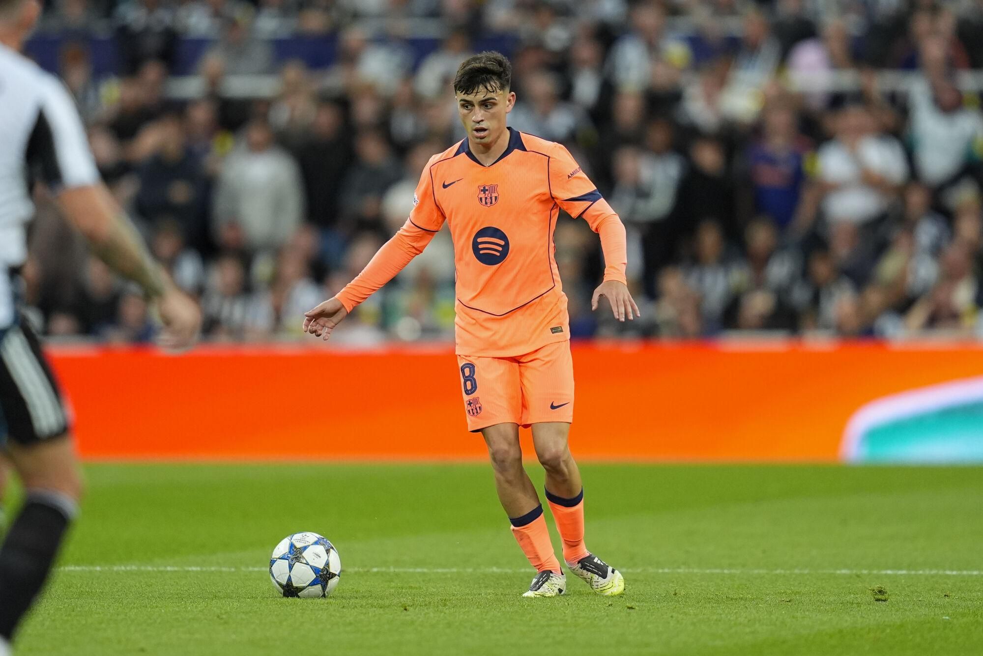 Pedri of FC Barcelona in action during the UEFA Champions League 2025/26 League Phase MD1 match between Newcastle United FC and FC Barcelona at St James' Park on September 18, 2025 in Newcastle upon Tyne, England. AFP7 18/09/2025 ONLY FOR USE IN SPAIN. Dennis Agyeman / AFP7 / Europa Press;2025;SPAIN;SPORT;ZSPORT;SOCCER;ZSOCCER;Newcastle United FC v FC Barcelona - UEFA Champions League 2025/26 League Phase MD1;