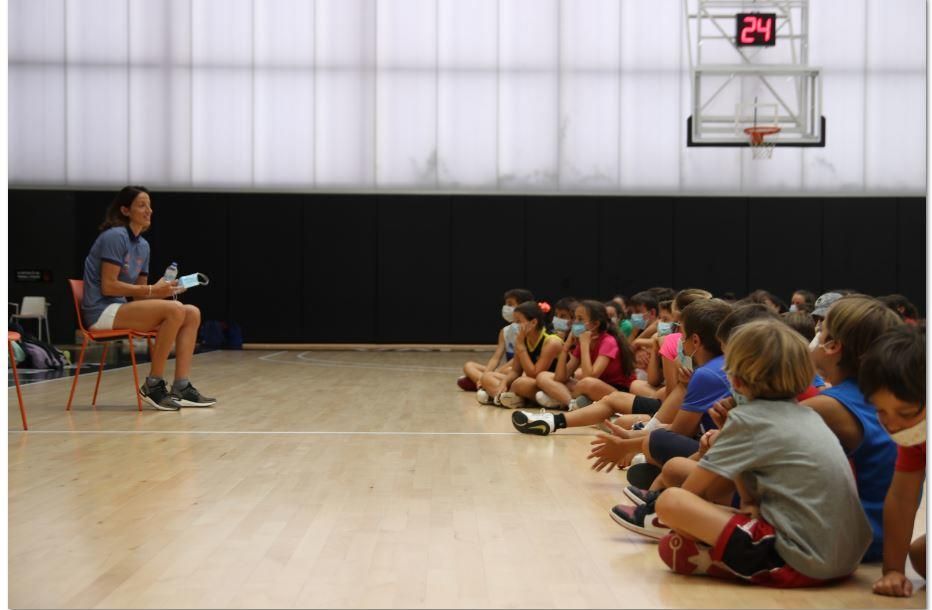 María Pina visita el Campus de Verano del Valencia