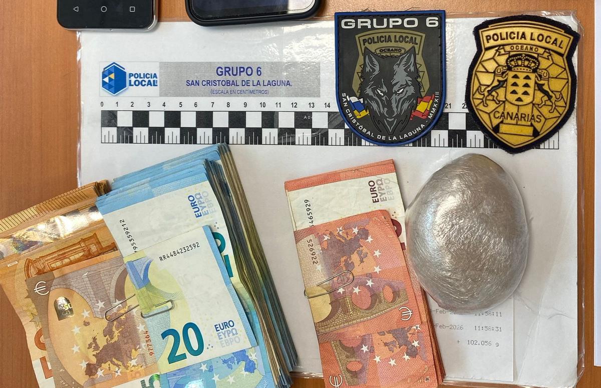 Droga, dinero y móviles de dos detenidos