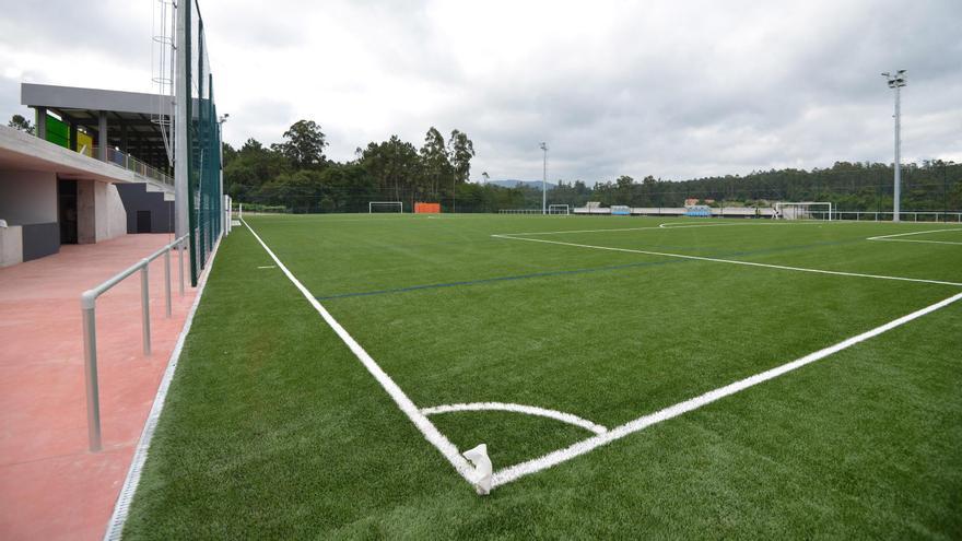 Campo de fútbol de O Buelo tras la reforma juzgada en la Operación Patos.