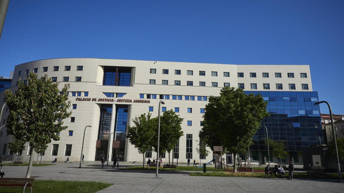 Prisión para el detenido por la muerte de su expareja, que se precipitó desde un tercer piso en Pamplona