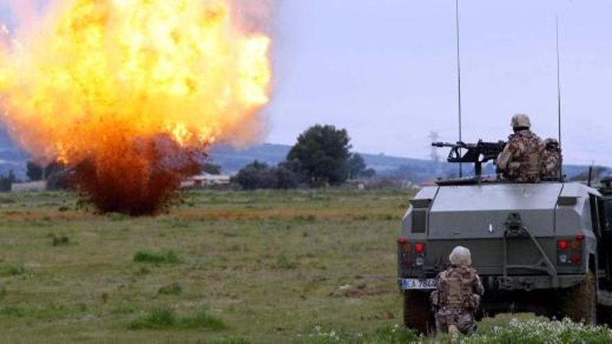 Los miembros del Ezapac prepararon un simulacro en el que un convoy era atacado; en la imagen, una de las explosiones de la demostración