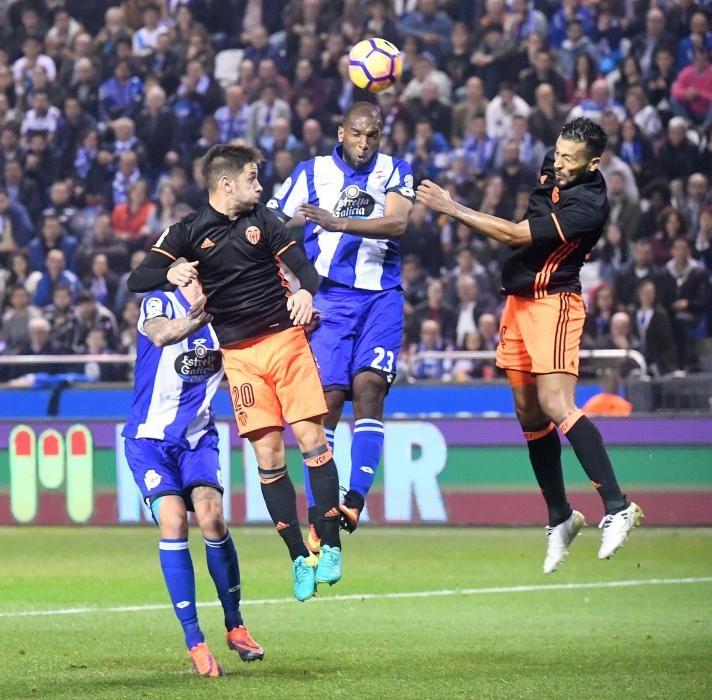 Un Çolak notable librea el ataque con un gran gol y un error suyo propicia el empate (1-1).