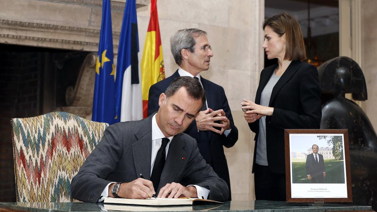 Los Reyes muestran sus condolencias al pueblo francés