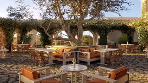 La terraza del restaurante Al Kostat del Mar, en el Hotel Finca Victoria.