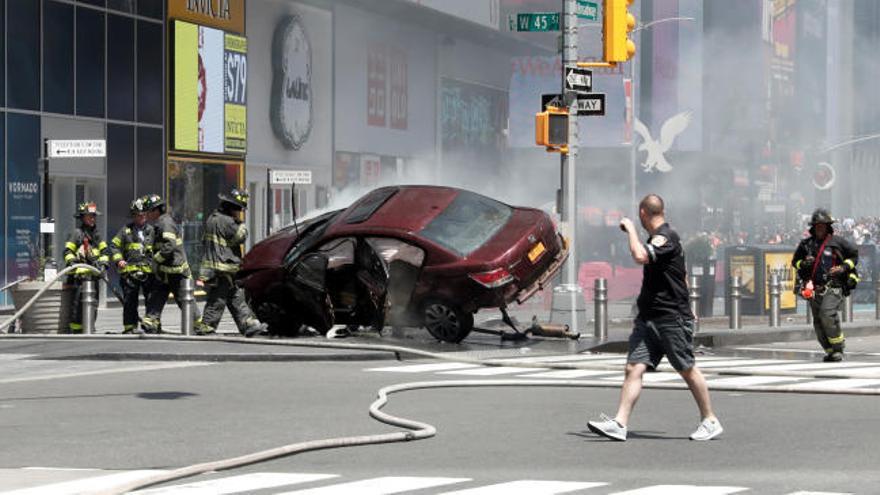 Un coche atropella a varias personas en Times Square de Nueva York