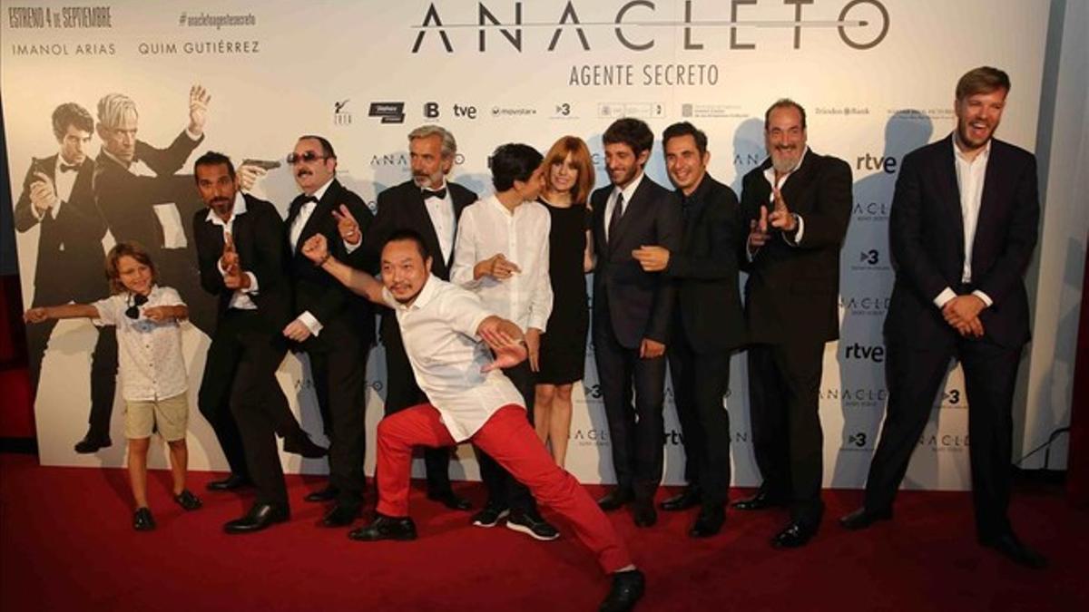 Actores y productores de 'Anacleto: Agente secreto', en la alfombra roja.
