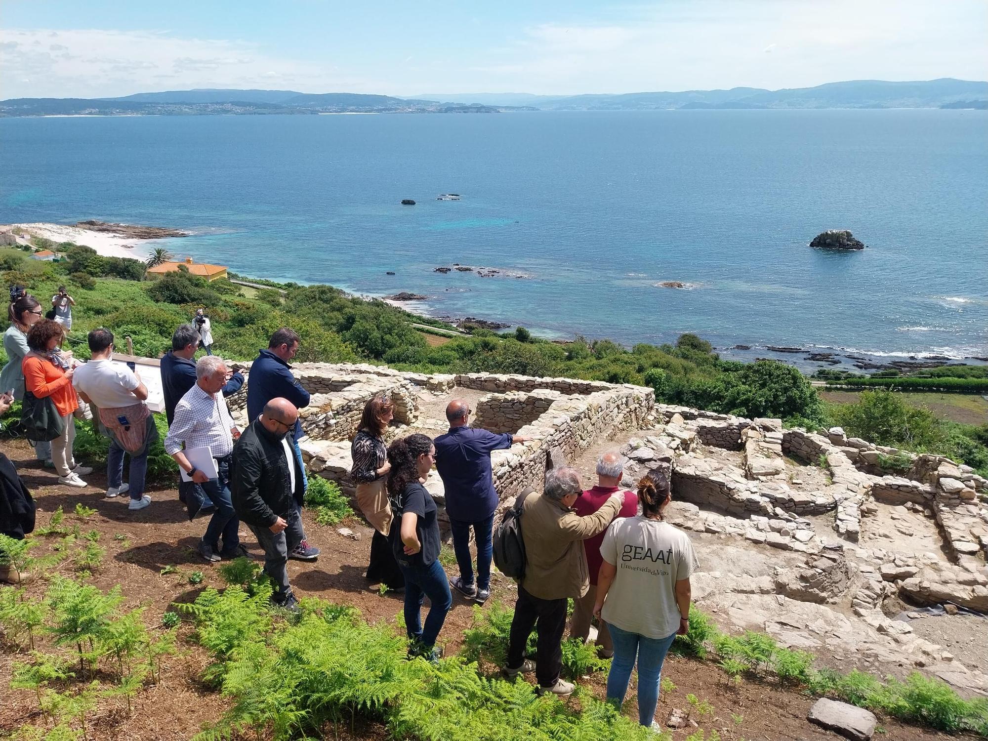 Visita a la isla de Ons: la antigua capilla de San Xaquín y el yacimiento de Castelo dos Mouros