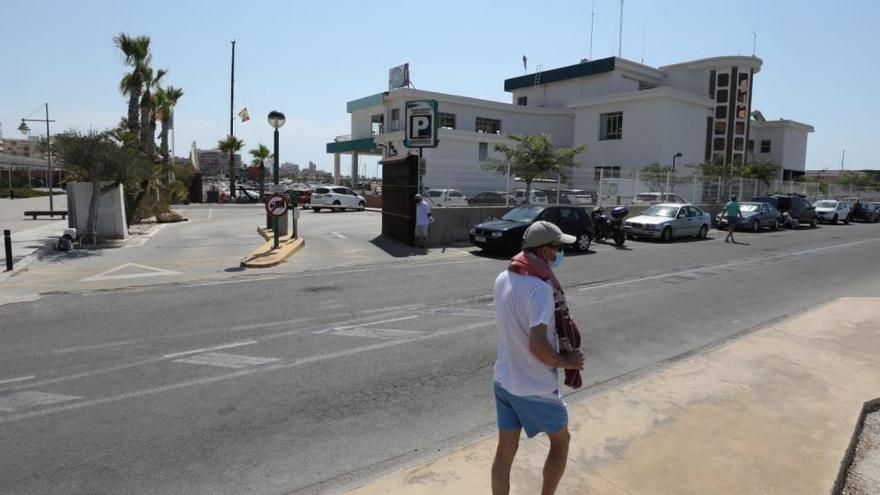 El Club Náutico de Santa Pola en una imagen de esta mañana. ANTONIO AMORÓS