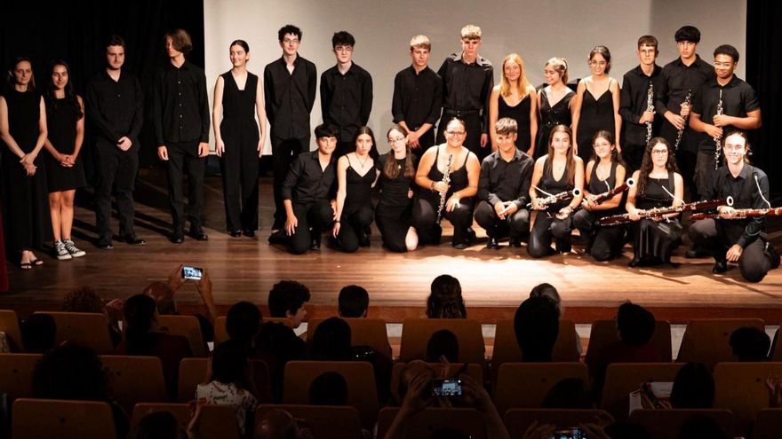 El Teatro Clarín se llena para ver a los alumnos del curso nacional de música de verano |