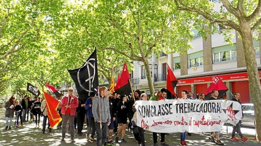 Manifestació amb un centenar d&#039;anticapitalistes