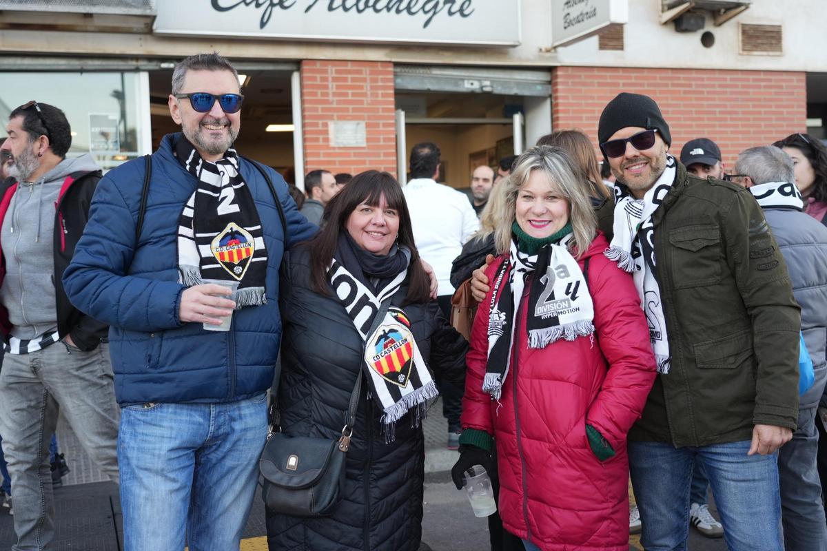 Aficionados albinegros, en la previa del último partido en casa.