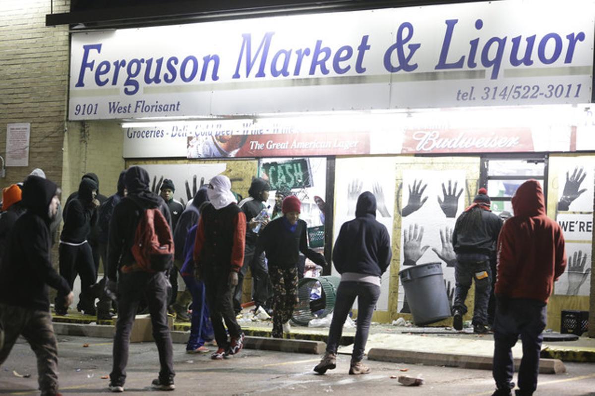 Uno de los comercios de Ferguson que han sufrido la ira de los manifestantes.