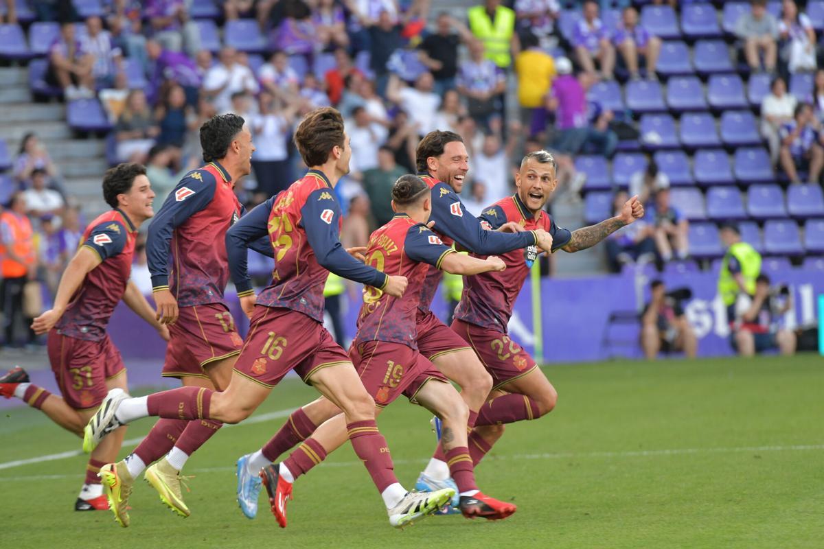 La celebración en el estadio José Zorrilla: Los jugadores al término del partido