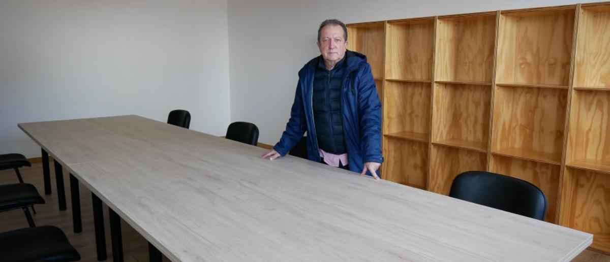 El edil de Industria, Manuel Dacal, en una de las zonas del vivero.