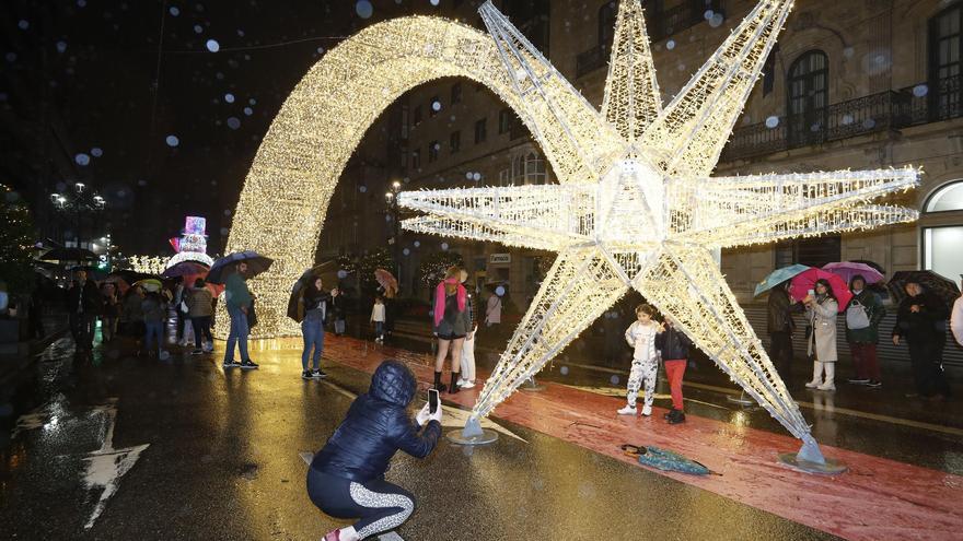 Vigo comienza a instalar los 11 millones de luces que iluminarán su Navidad: &quot;Arranca la Navidad en el planeta&quot;