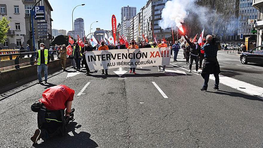 Participantes en la manifestación en la plaza de María Pita.   | // L. O.